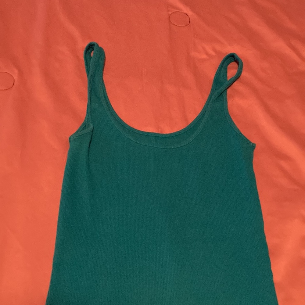 Victoria’s Secret Ribbed Tank - Picture 5 of 8